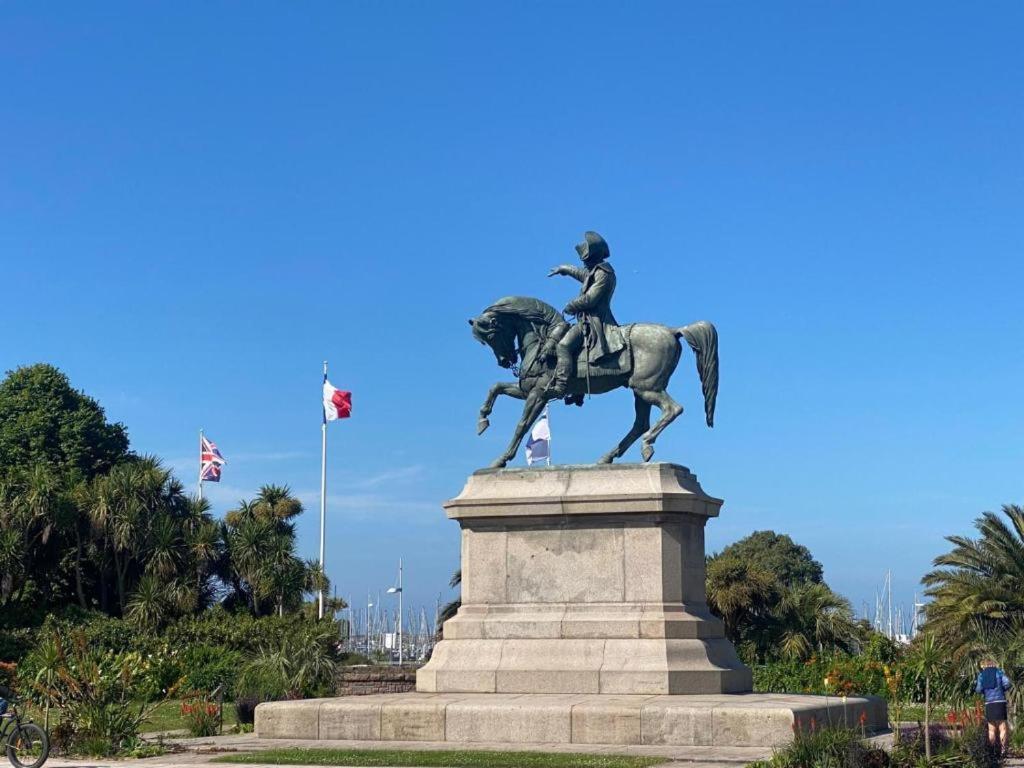 Le Hublot - Meuble Tourisme Classe 3 Etoiles Cherbourg-en-Cotentin Exterior foto